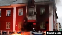 Горящее здание военкомата в Кемерове (иллюстративное фото)