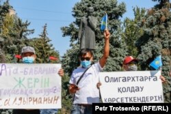 Митинг в Алматы у памятника Шокану Уалиханову. 13 сентября 2020 года.