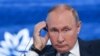 În timp ce forțele ruse erau alungate din mai multe orașe din estul Ucrainei, Vladimir Putin a participat în weekend la Zilele Moscovei. 