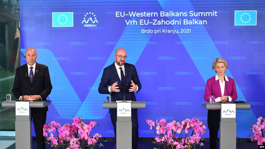 Slovenački premijer Janez Janša, predsednik Evropskog saveta Šarl Mišel i šefica Evropske komisije Ursula fon der Lajen na samitu EU - Zapadni Balkan na Brdu kod Kranja, Slovenija (6. oktobar 2021.)
