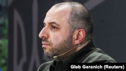 «Затягування розслідувань, сімейні підряди, побори, знущання з військовослужбовців – це неприйнятно на 3 році війни», – заявив міністр оборони 