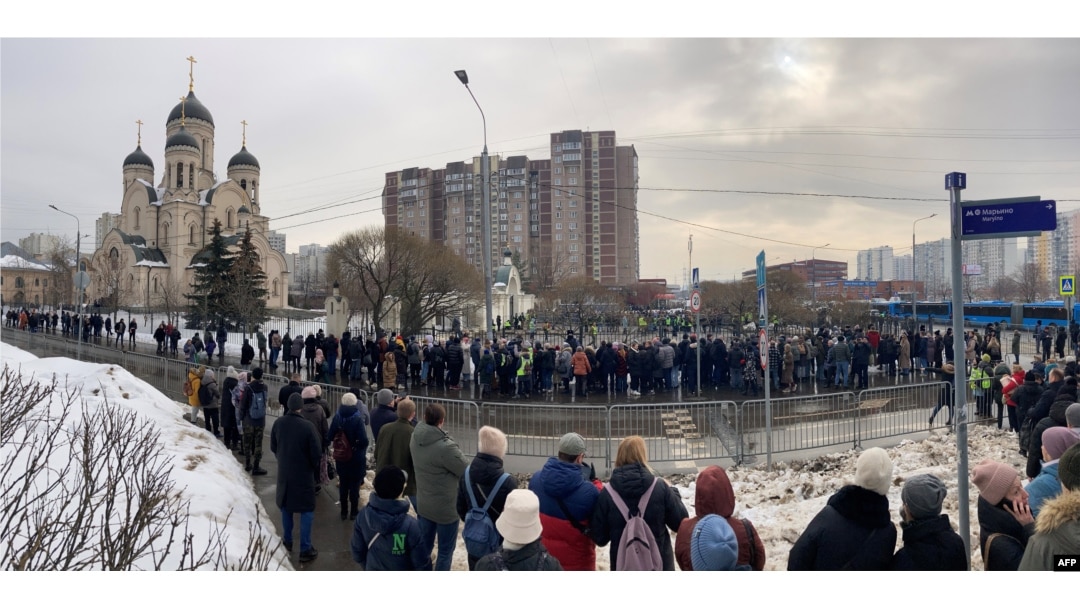 Fotogalerie | Mii de oameni au participat la înmormântarea lui Alexei Navalnîi