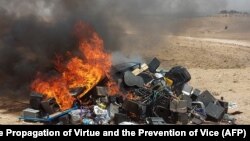دا الې د امربالمعروف وزارت د لارښوونو پر بنسټ راټولې او سوځول شوي دي.