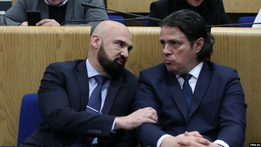 Ministri policije i financija Federacije BiH Ramo Isak i Toni Kraljević, na sjednici Parlamenta u Sarajevu, 25. 1. 2024.