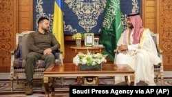 Президент України Володимир Зеленський і спадковий принц Саудівської Аравії Мухаммед ібн Салман. Джидда, Саудівська Аравія, 19 травня 2023 року