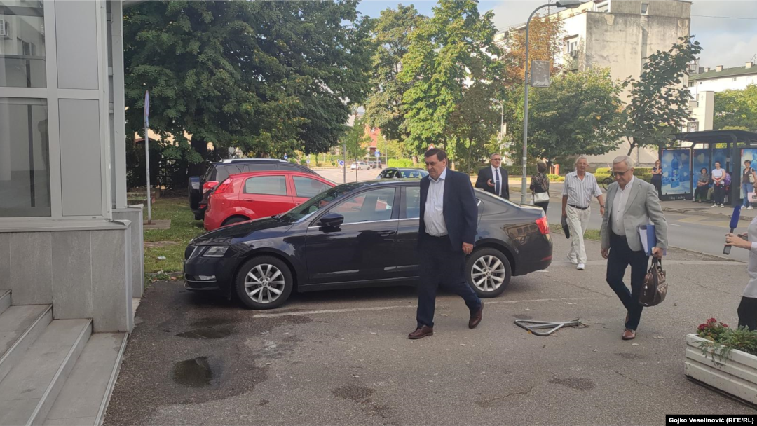 Obren Petrović, bivši gradonačelnik Doboja dolazi u Okružni sud u Banjaluci gdj je počelo suđenje 30. augusta 2023.godine