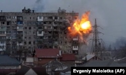 Кадр из фильма Мстислава Чернова "20 дней в Мариуполе"