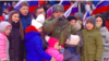 «Мама Ани погибла в апреле». Журналисты рассказали о детях Мариуполя, которых вывели на сцену в «Лужниках»
