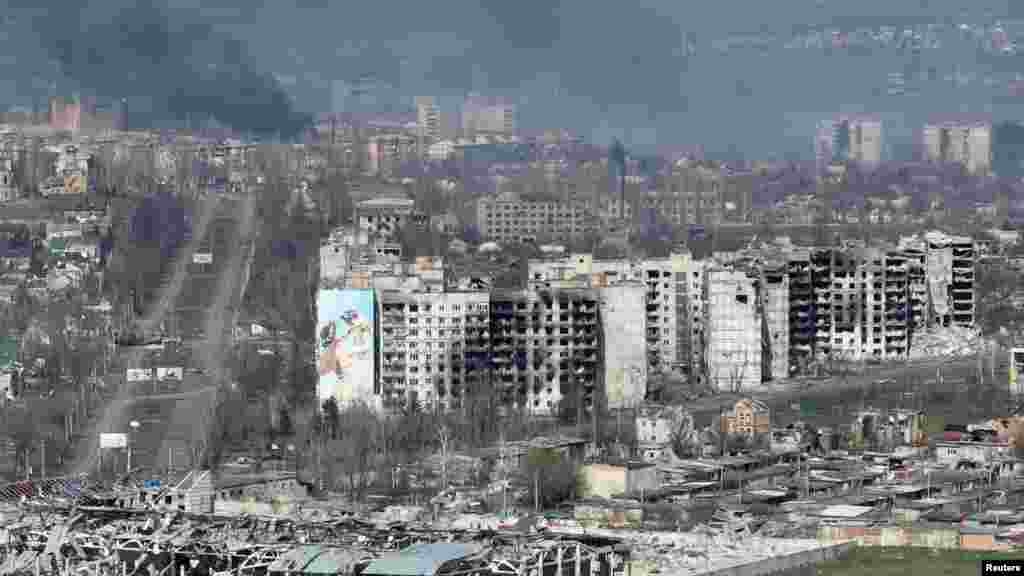 Київ визнає, що його сили заплатили високу ціну людських життів, захищаючи «фортецю Бахмут», місто, де перед війною проживало близько 70 000 людей. Жорстоке протистояння називають найкривавішою битвою піхоти з часів Другої світової війни