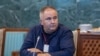Multiplul campion național la raliuri Titi Aur are propria academie de condus defensiv. Spune că educația rutieră trebuie mult îmbunătățită în România, o țară aflată pe primele locuri în Europa în statisticile privind numărul de accidente mortale.