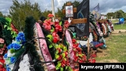 Могилы российских военных на кладбище в Крыму, архивное фото 