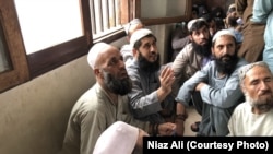 د پاکستاني پولیسو له لوري یو شمېر بندي شوي افغان کدوال - تصویر له ارشیفه