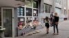 Građani odaju poštu žrtvama masovnog ubistva u OŠ 'Vladislav Ribnikar', Beograd, 11. jun 2023. godine