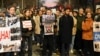 Protest u Beogradu ispred ambasade Rusije posle vesti da je ruski opozicioni lider Aleksej Navaljni preminuo u zatvoru, 16. februar 2024.