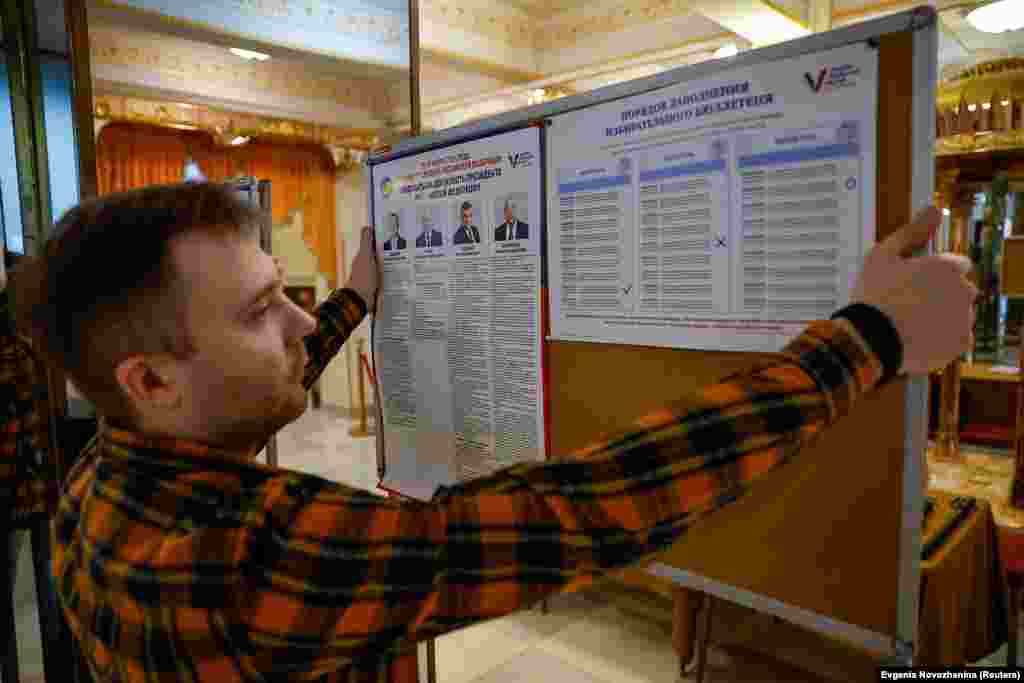 Pored Putina na glasačkim listićima su i tri manje poznata političara:&nbsp;kandidat Komunističke partije Nikolaj Haritonov, vođa ultranacionalističke Liberalno-demokratske partije Rusije Leonid Slucki i poslanik partije Novi narod Vladislav Davankov.