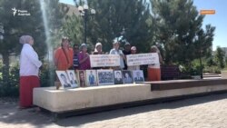 Родители погибших во время Кровавого января вновь пришли к акимату Шымкента. Они требуют найти виновных
