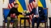 Президент України Володимир Зеленський і президент США Джо Байден (праворуч). Париж, 7 червня 2024 року
