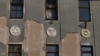 Detalj na oštećenoj zgradi Sinagoge u Sarajevu. 