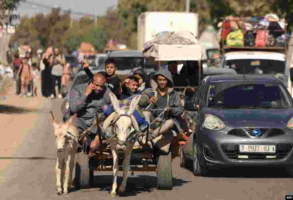 Portparol Hamasovih brigada Al-Qassam, Abu Obaida, pozvao je Palestince da &quot;ne odlaze&quot; i ne odgovaraju na pozive Izraela da napuste svoje domove u audioporuci na televiziji Al-Aqsa. &quot;Raseljenost i egzil nisu za nas, Izrael provodi psihološki rat kroz prijetnje&quot;, dodao je. Pozvao je Palestince da &quot;budu strpljivi, pobjeda će biti naša&quot;.
