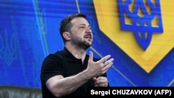 Обмеження вони стосуються колаборантів і тих, хто забезпечує роботу авіаційної інфраструктури РФ, повідомив президент Володимир Зеленський