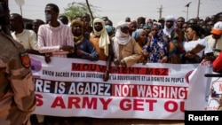 Nigerijci na protestu protiv prisustva američke vojske, u Agadezu, Niger, 21. aprila 2024. 