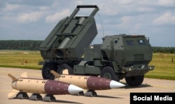 Ракети ATACMS та реактивна система залпового вогню M142 HIMARS