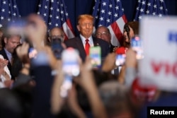 Bivši predsednik SAD Donald Tramp favorit je za republikansku predsedničku nominaciju, Kolumbija, 24. februar 2024.
