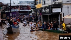Spašavanje stanovnika u Canoasu, u brazilskoj državi Rio Grande do Sul, 5. maja 2024.
