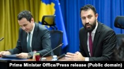 Ministar Eljbert Krasnići (desno) i premijer Albin Kurti, 25. 1. 2023