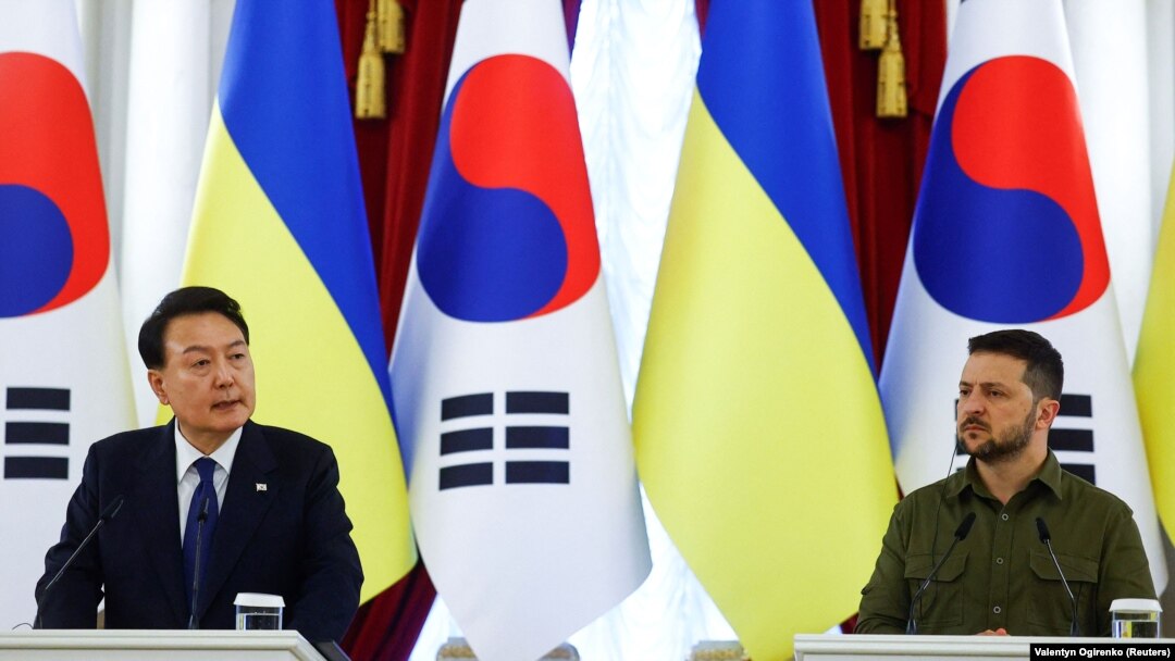Президент України Володимир Зеленський і президент Південної Кореї Юн Сок Йоль (ліворуч). Київ, 15 липня 2023 року 