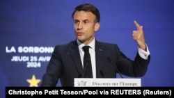 Francuski predsjednik Emmanuel Macron tokom govora o budućnosti Evrope na Univerzitetu Sorbona, 25. april 2024.