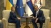 Prva dama Ukrajine Olena Zelenska i predsjednik Srbije Aleksandar Vučić