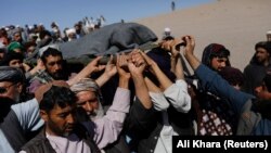 د زلزلو د یوه قرباني جنازه