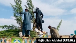 د افغانستان په خوست کې خلک د ونو او بوټو کښېنولو په بهیر کې برخه اخلي - د فبرورۍ ۲۳مې انځور.