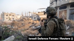 Un soldat israelian într-o locație indicată ca fiind Gaza, pe 7 noiembrie 2023.