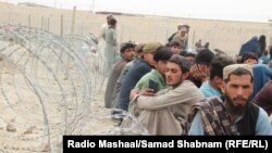 له پاکستانه یو شمېر ایستل شوي افغانان