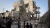 Palestinci provjeravaju štetu nakon izraelskog bombardovanja Rafaha na jugu Pojasa Gaze, 3. maja 2024.