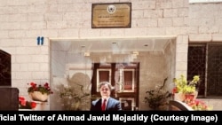 په عربستان کې د افغانستان سفیر احمدجاوېد مجددي په اردن کې د افغانستان سفارت څخه د لیدنې پرمهال.