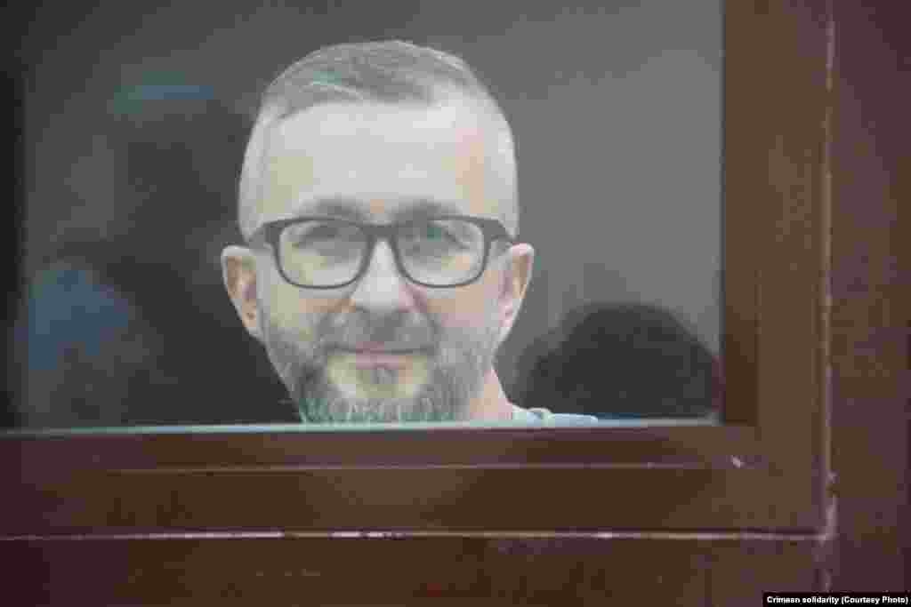 Визнаний правозахисниками політв'язнем, перший заступник голови Меджлісу Наріман Джелял у слідчому ізоляторі страждає на набряклість ступнів і варикозне розширення вен, повідомила його дружина Левіза Джелялова