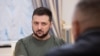 Volodimir Zelenski, în timpul unei întrevederi oficiale cu premierul român, Nicolae Ciucă, la Kiev. Premierul României și președintele Camerei Deputaților, Marcel Ciolacu, au mers în capitala Ucrainei la finele lunii trecute. 