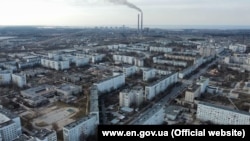 В Енергодарі жителі міста 9 березня зібралися під місцевим Палацом культури на акцію до дня народження Тараса Шевченка