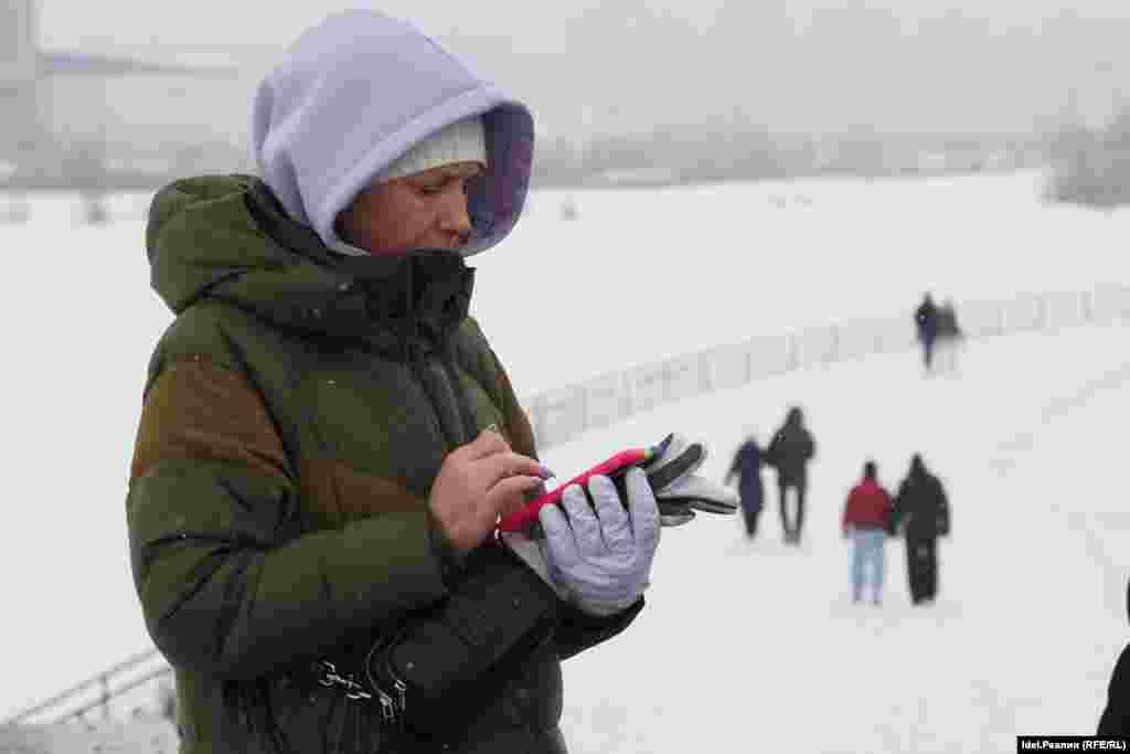 Tatarstan -- Kazan -- Gathering of local residents against making of artificial coast on Kazanka river -- 16Mar2022