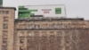 U izveštaju se navodi da se proruski stavovi šire preko srpskih i mađarskih medija na Zapadnom Balkanu, te osuđuje otvaranje kancelarije Russia Today u Beogradu. Na fotografiji promocija Russia Today na bilbordu u centru Beograda, decembar 2022. 