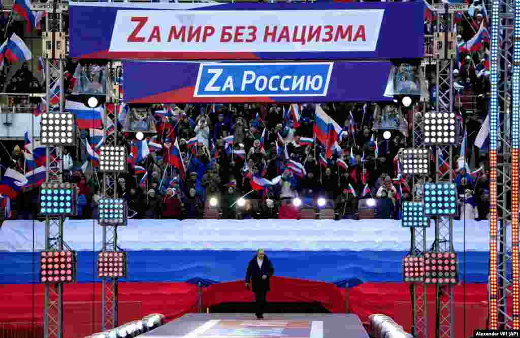Ресей билігі Мәскеуде "Қырымның Ресей құрамына қосылғанына сегіз жыл толуын" тойлады. Мәскеу полициясының мәліметінше, "Лужники" стадионында өткен шараға 203 мыңдай адам қатысқан. Шараға Ресей президенті Путин келіп сөз сөйледі. Ресей Қырымды 2014 жылы аннексиялап алған. Осыдан соң Батыс елдері мен Мәскеудің арасы суып, Ресейге санкциялар салына бастады.