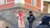 Петербург: участницу антивоенной акции задержали после суда