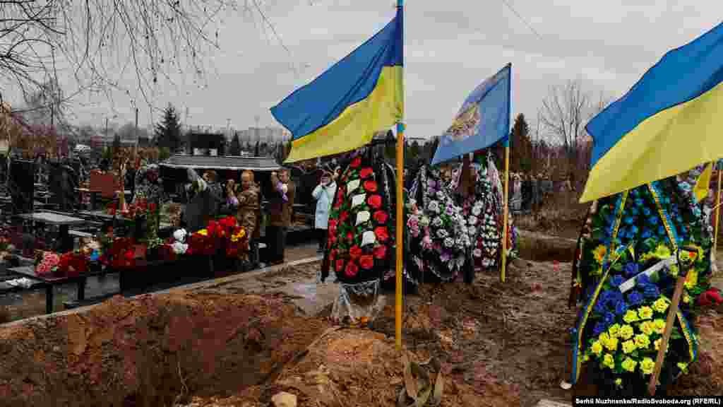 «Смерть ніколи не буває справедливою. Щоразу у втрату неможливо повірити. Гено… Ти пройшов російські катівні та пішов на фронт захищати нашу країну. Спочивай з миром, Воїне! Нехай ти залишишся у пам‘яті назавжди усміхненим. Ми зробимо все, щоб твоя донька побачила твій рідний Крим», – написала журналістка і подруга загиблого Анастасія Магазова