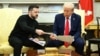 Президент України Володимир Зеленський (ліворуч) і президент США Дональд Трамп під час зустрічі в Овальному кабінеті Білого дому. Вашингтон, 28 лютого 2025 року