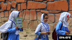 يو شمېر افغان نجونې زدهکوونکې، انځور - ارشيف