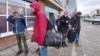 Русиядәге мобилизациядән качып киткән яшьләр Казакъстанның Җаек шәһәрендә. 26 сентябрь 2022
