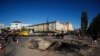 Воронка на месте попадания российской ракеты в Киеве. Архивное фото